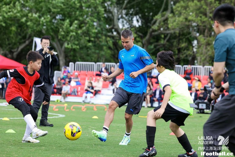 西甲传奇萨维奥拉接受采访：中国足球需加强青训 武磊是榜样