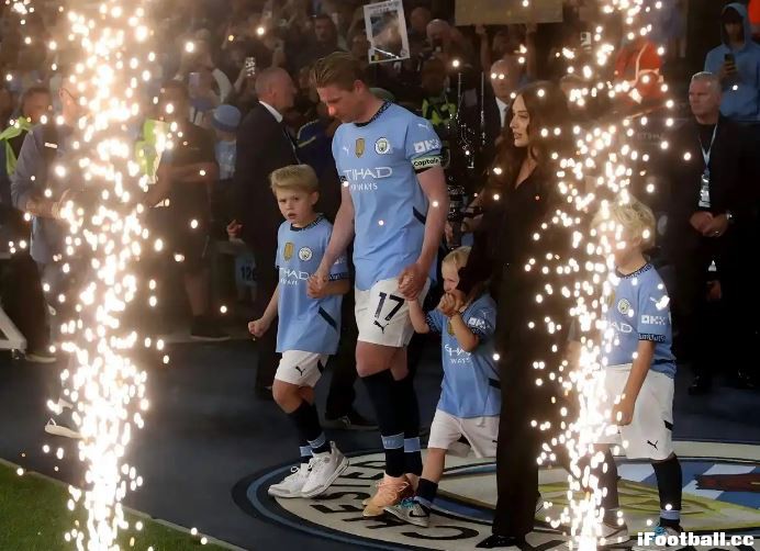 10年19冠！德布劳内告别曼城，瓜帅落泪+立雕像，下一站美职联or意甲？