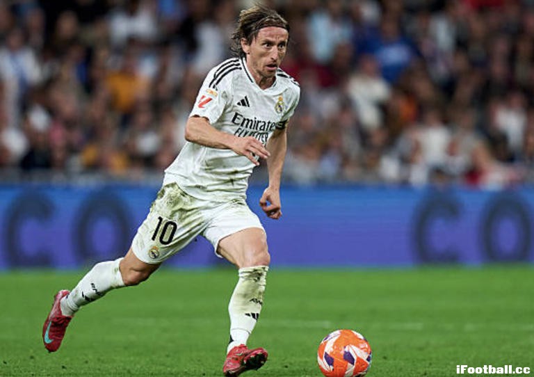 【权威认证】米兰传奇评皇马历史地位：莫德里奇稳居前五 仅次C罗+上古大神 ...