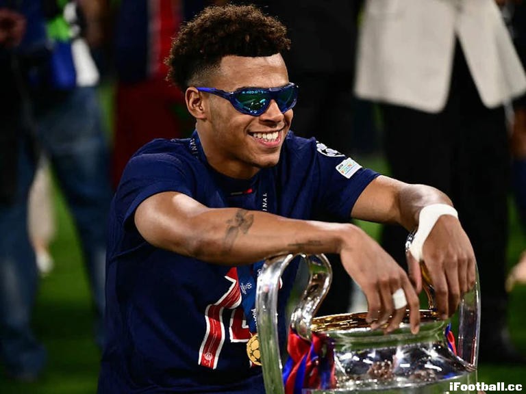 19岁天才炸裂欧冠！巴黎6亿豪阵终夺冠，他一人碾压所有纪录