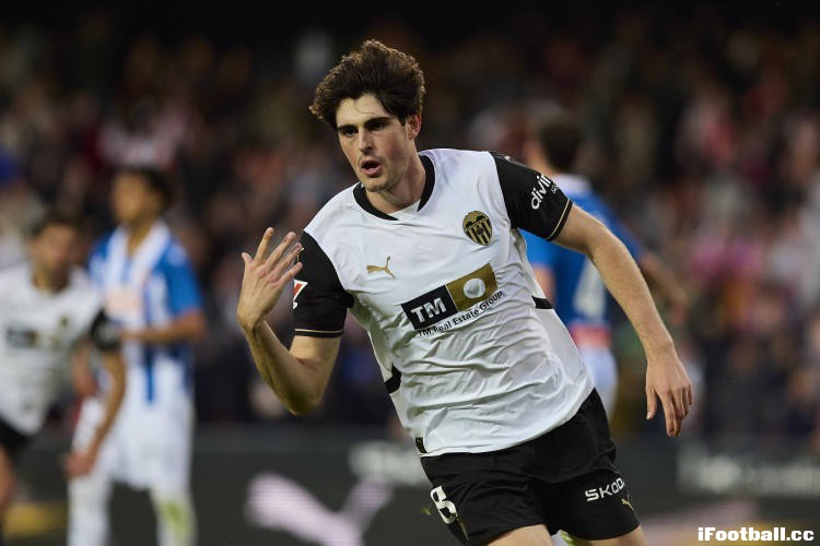 米兰伺机而动！瓦伦西亚与哈维-格拉关键谈判，续约失败或引发3000万欧转会！ ...