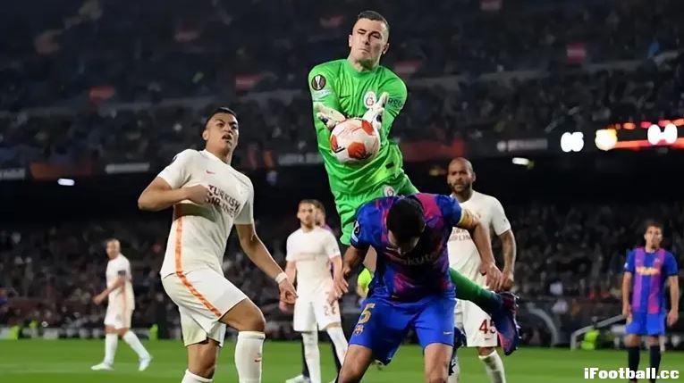 重磅！巴萨青训门将紧急驰援科莫 法布雷加斯钦点爱将 意甲首轮即亮相？