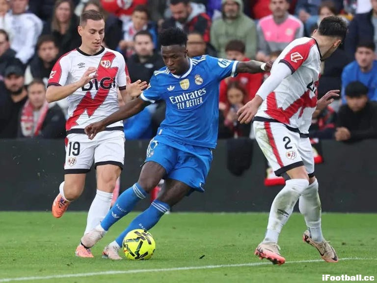 2025年11月9日西甲第12轮巴列卡诺对阵皇家马德里的比赛双方首发阵容如下：